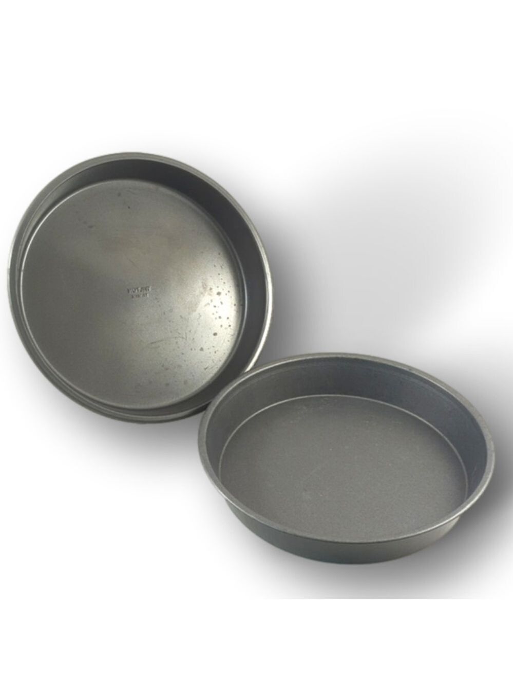 Set of two: 9" non stick round cake pans